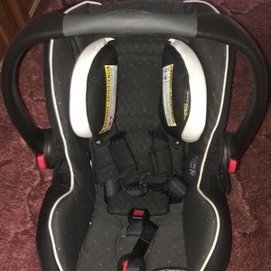 USED BARELY GRACO CAR SEAT